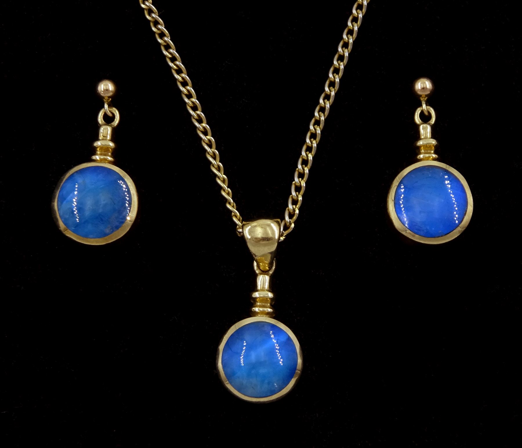 9ct gold blue moonstone pendant