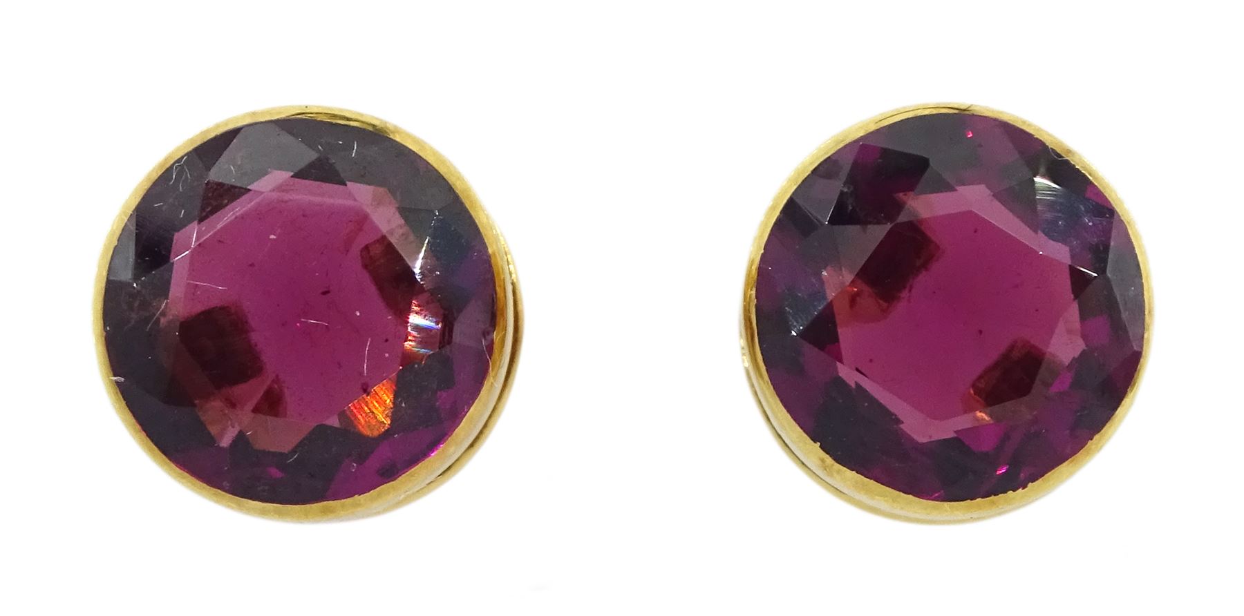 Pair of early 20th century 18ct gold round cut garnet shirt studs - Image 4 of 4