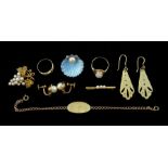 9ct gold jewellery including pair of gold pendant earrings