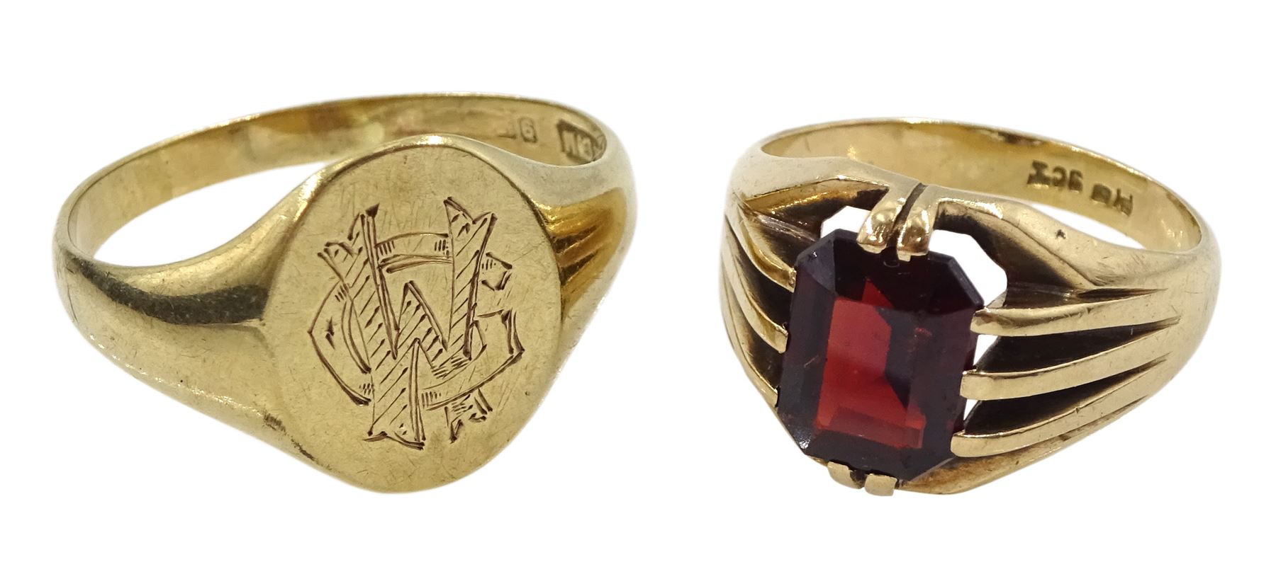 Gold single stone garnet ring - Image 2 of 2