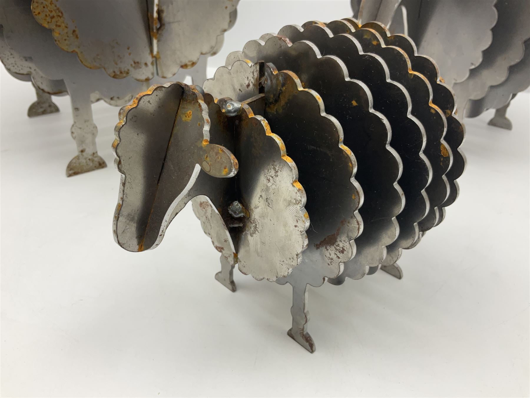 Graduating set of three metal sheep garden ornaments - Image 2 of 11