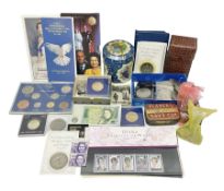 Great British and World coins including commemorative crowns