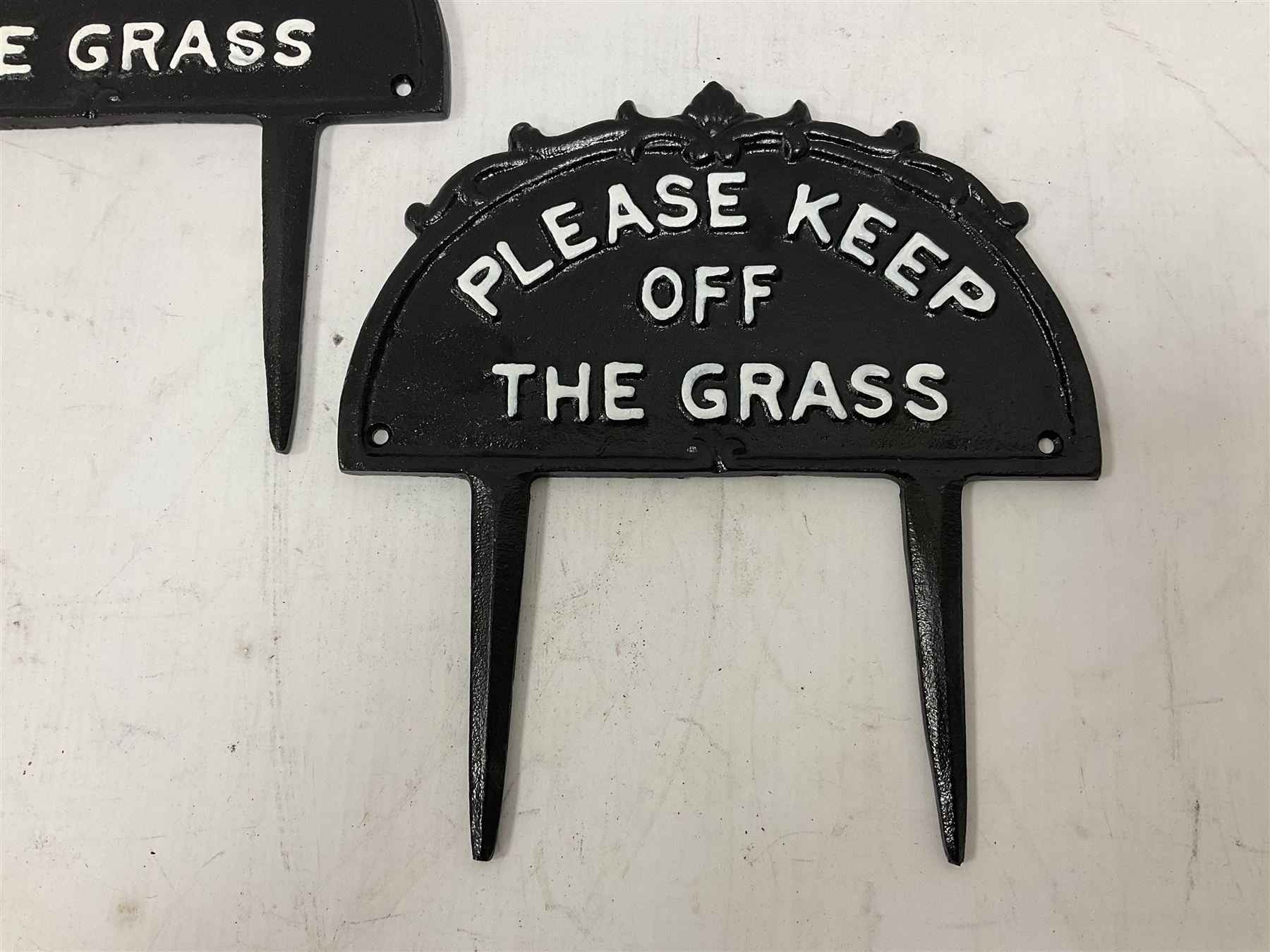 Three Please Keep Off the Grass cast iron sign - Image 4 of 6