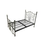 Victorian design metal 4' 6� double bedstead