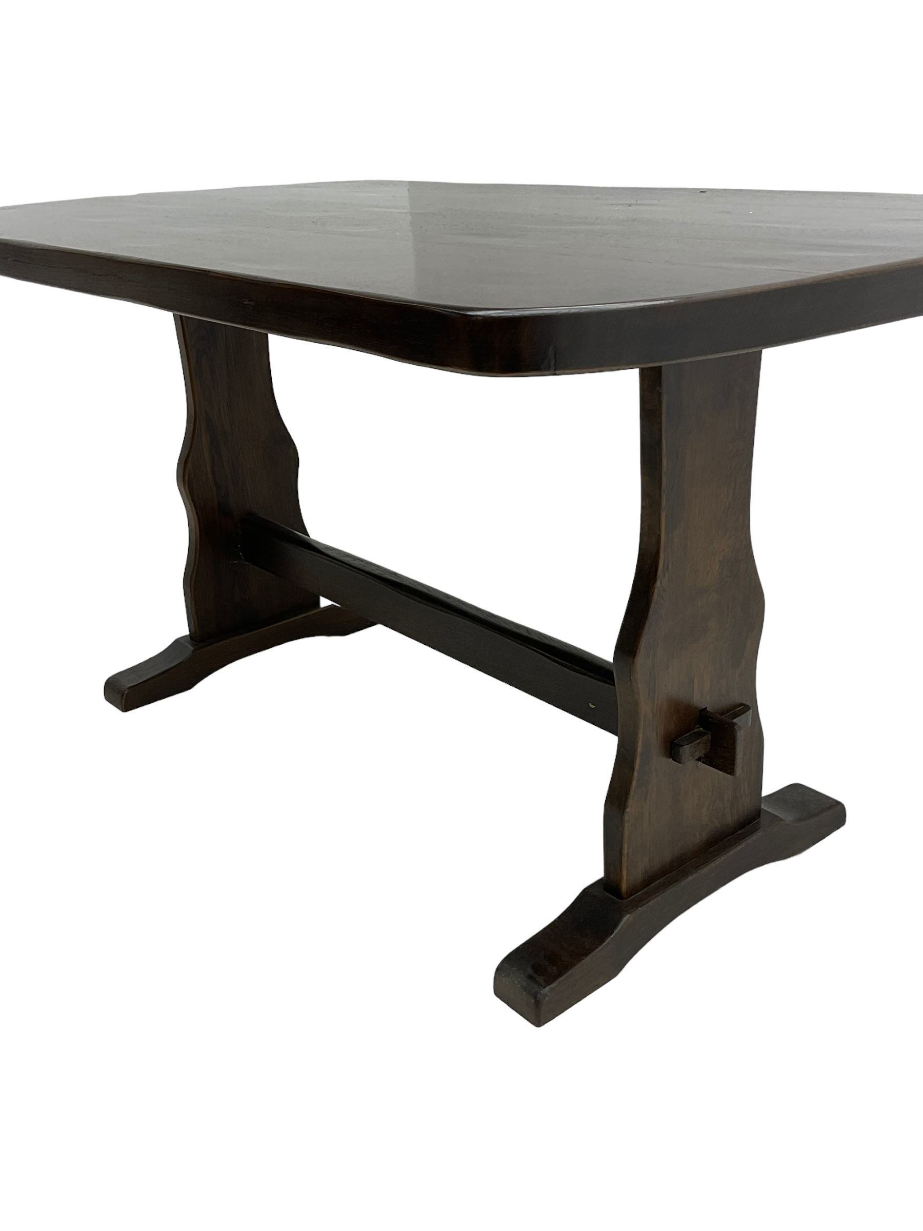 Solid oak dining table - Image 3 of 4