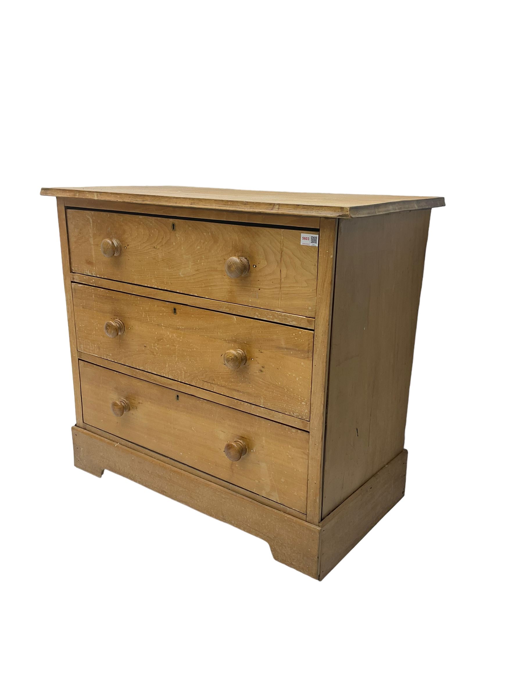 Traditional rustic pine chest fitted with three drawers - Image 2 of 2
