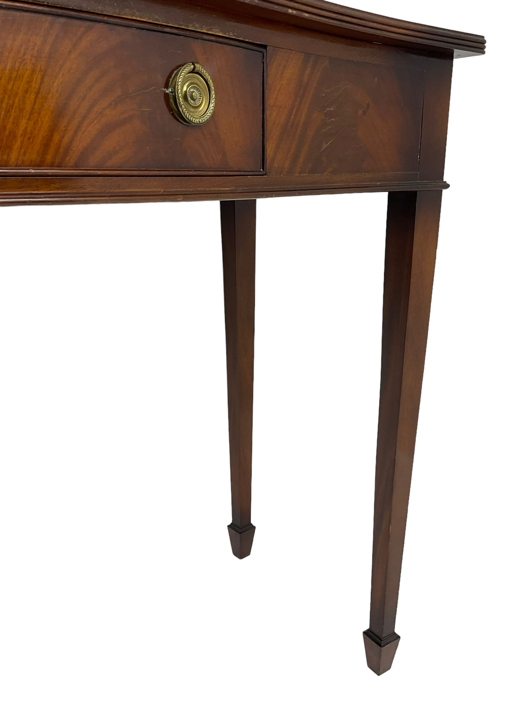 Georgian design mahogany serpentine fronted side table - Image 2 of 5