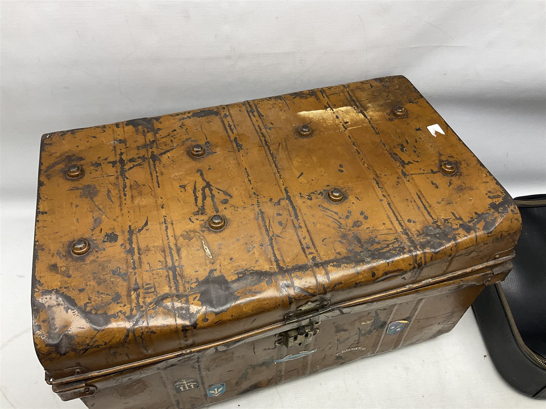 Painted metal travelling trunk and a black case - Image 4 of 6