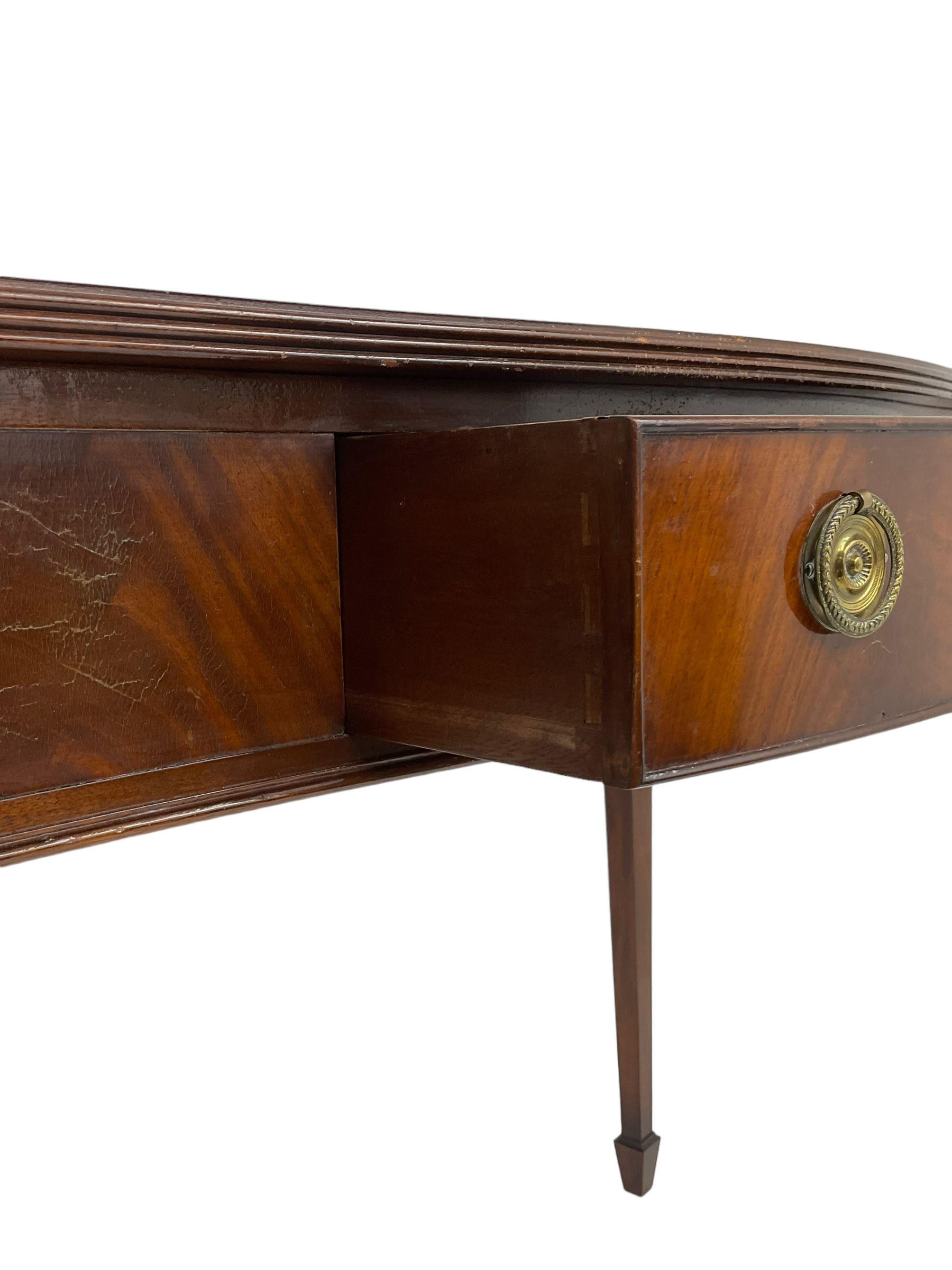 Georgian design mahogany serpentine fronted side table - Image 5 of 5