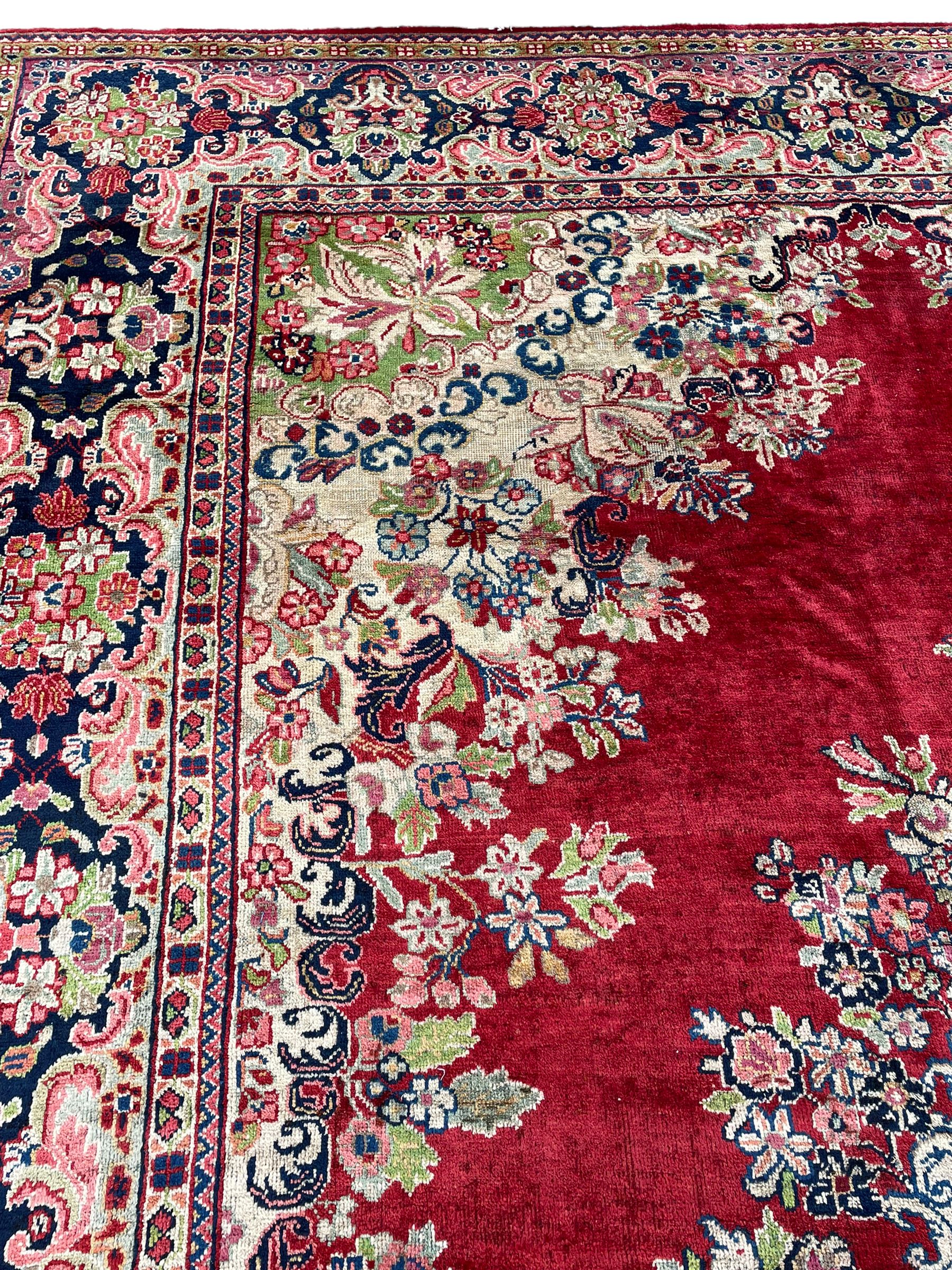 Persian Mahal crimson ground carpet - Image 5 of 8