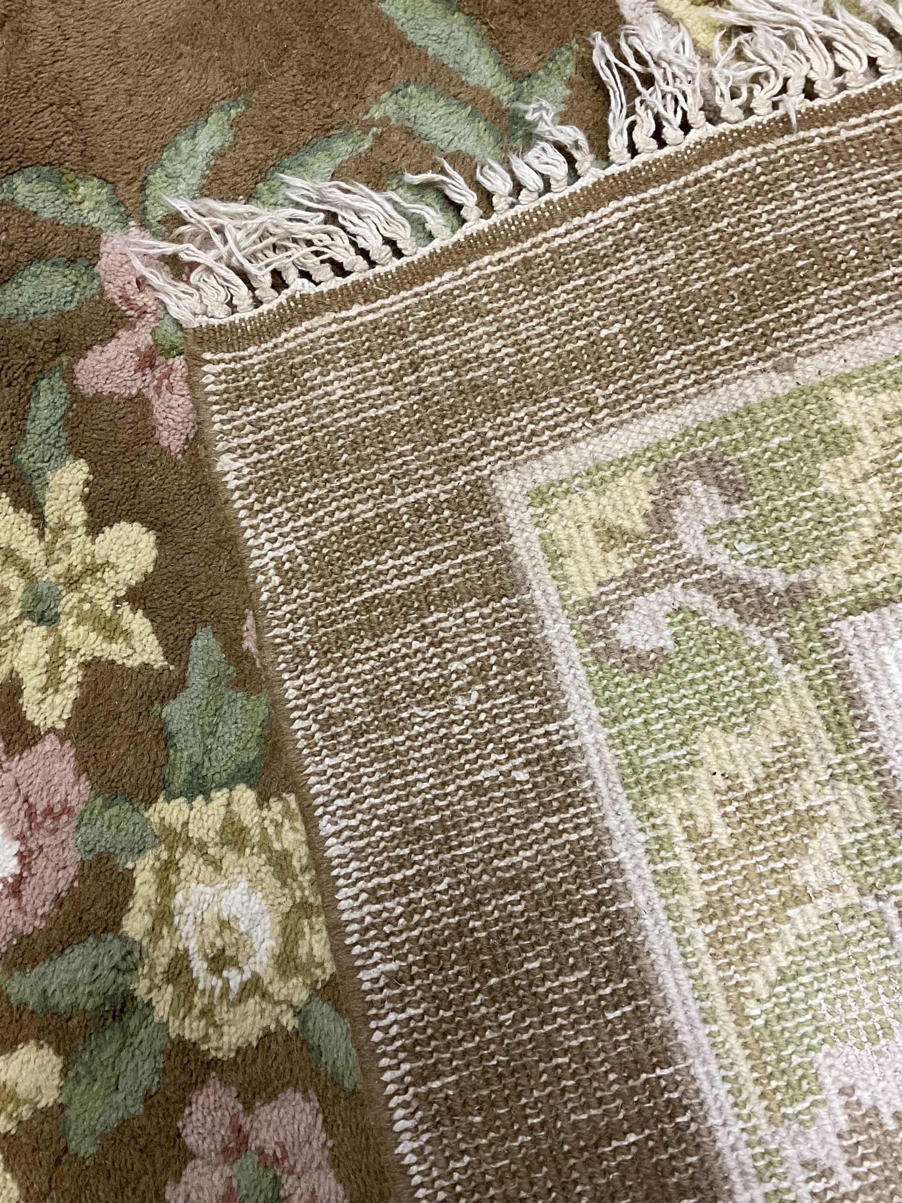 Large woollen carpet - Image 4 of 6