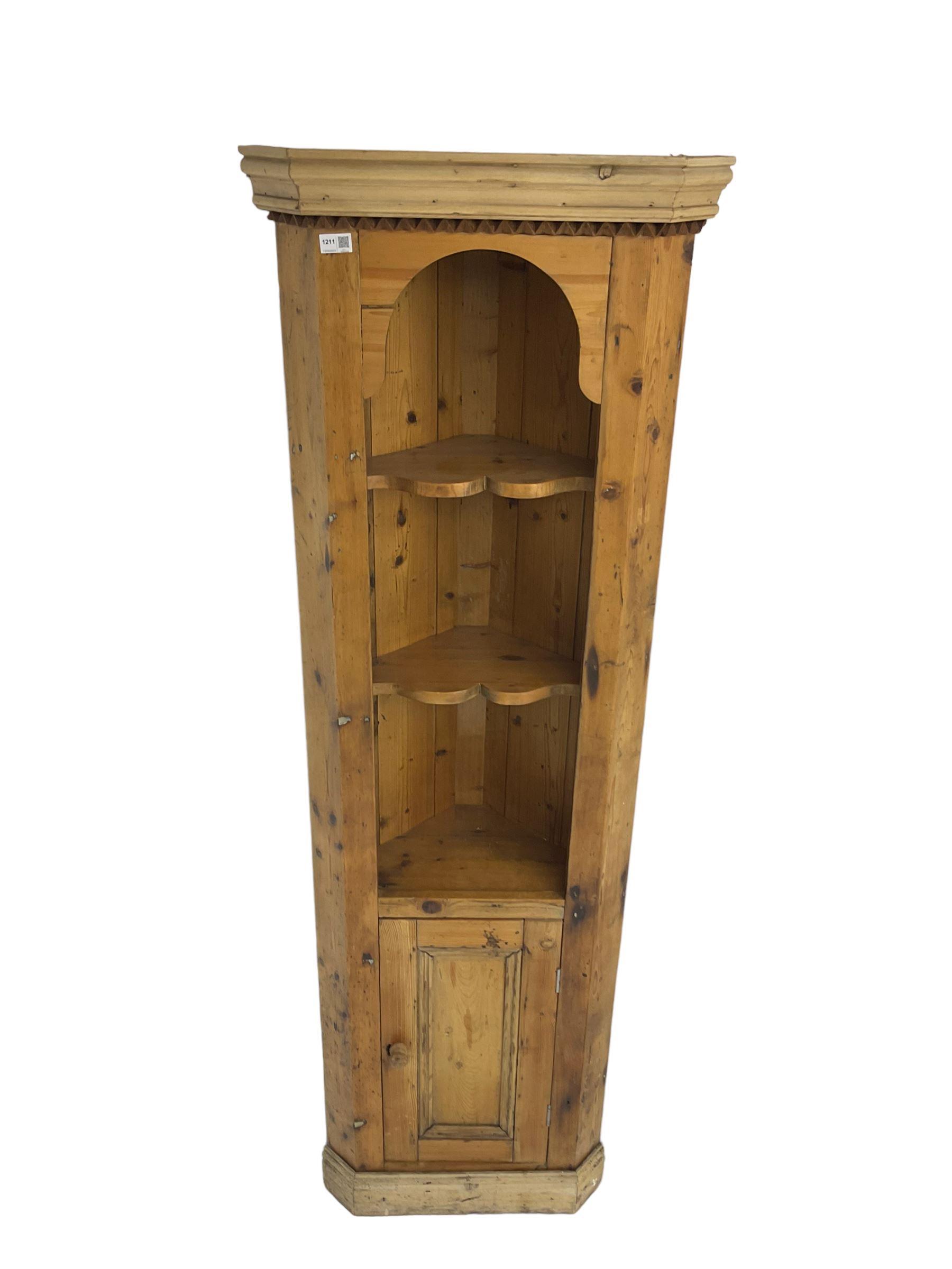 Traditional rustic pine corner unit - Image 3 of 6