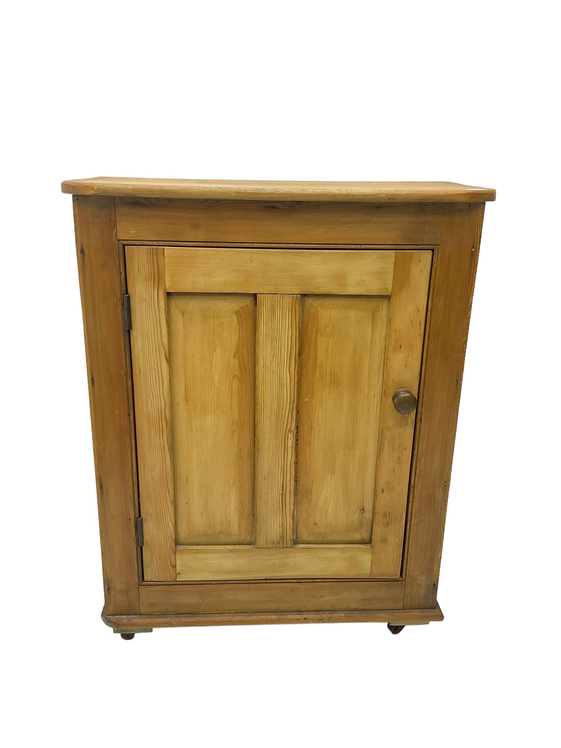 Pine standing cupboard