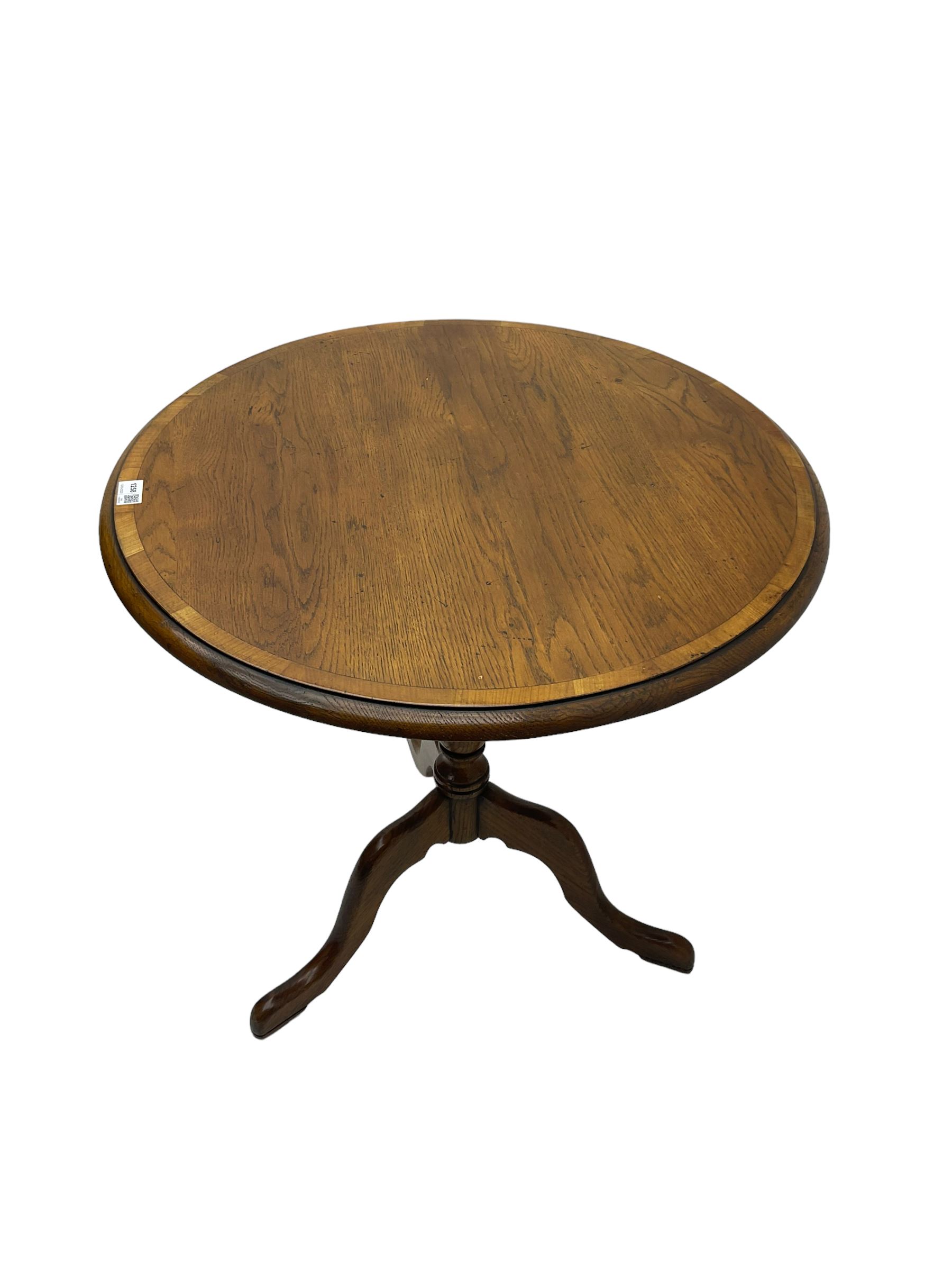 Oak pedestal table - Image 3 of 5