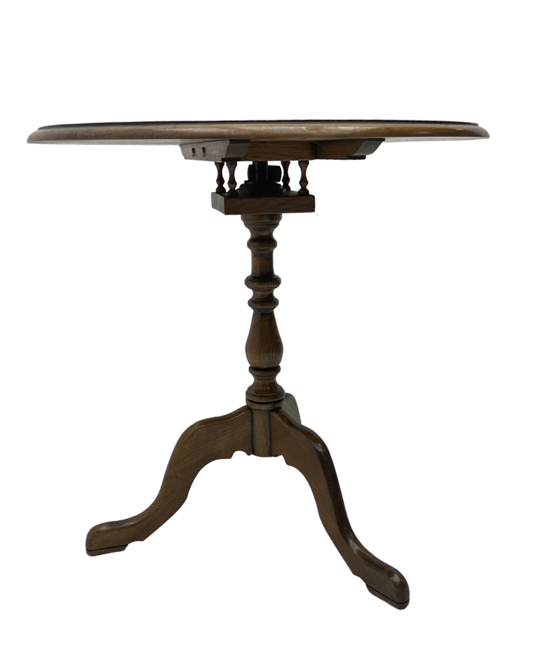 Oak pedestal table - Image 2 of 5