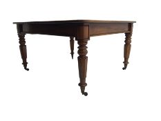 Late 19th century extending mahogany dining table