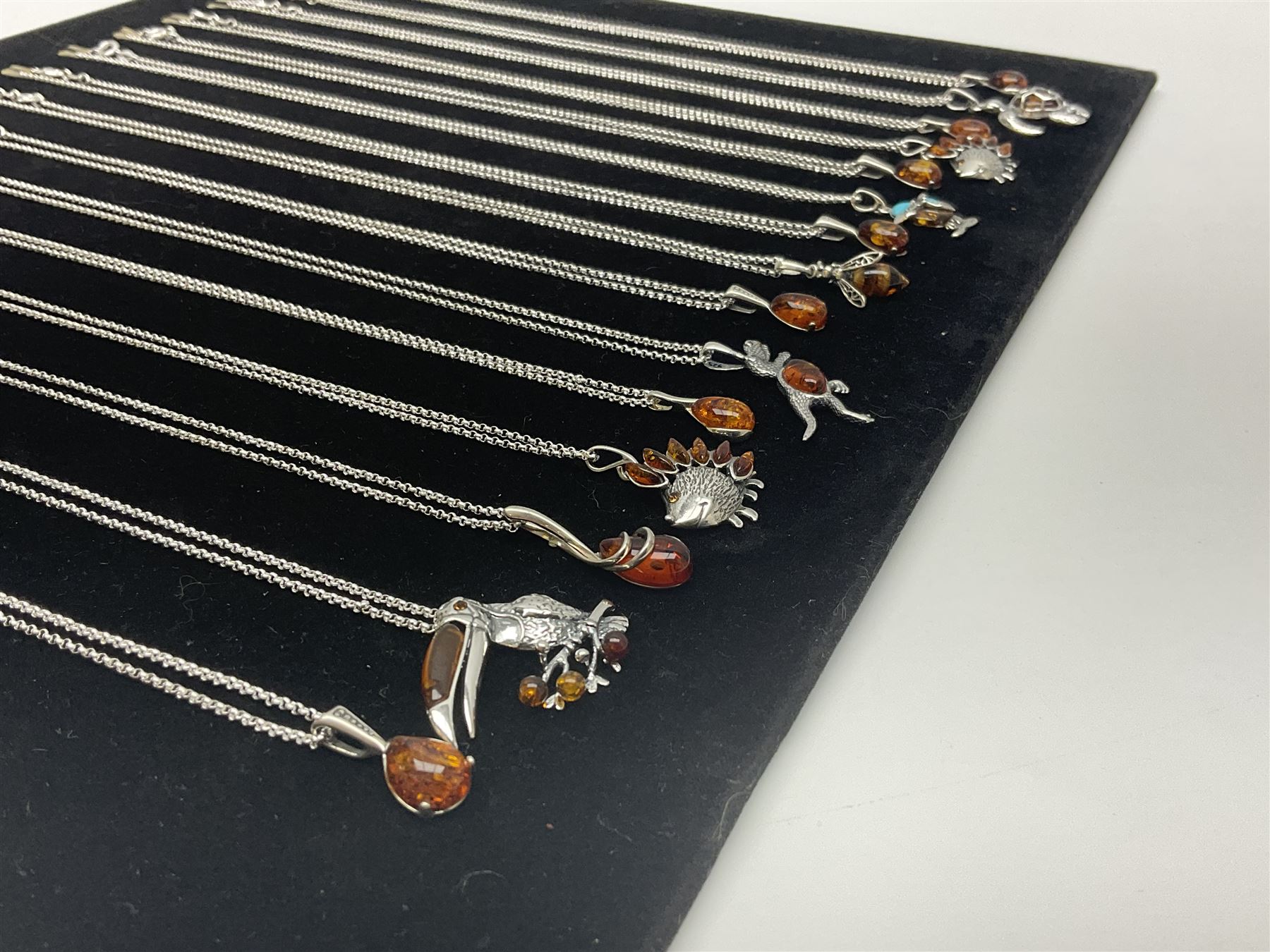 Fifteen silver Baltic amber pendant necklaces - Image 6 of 7