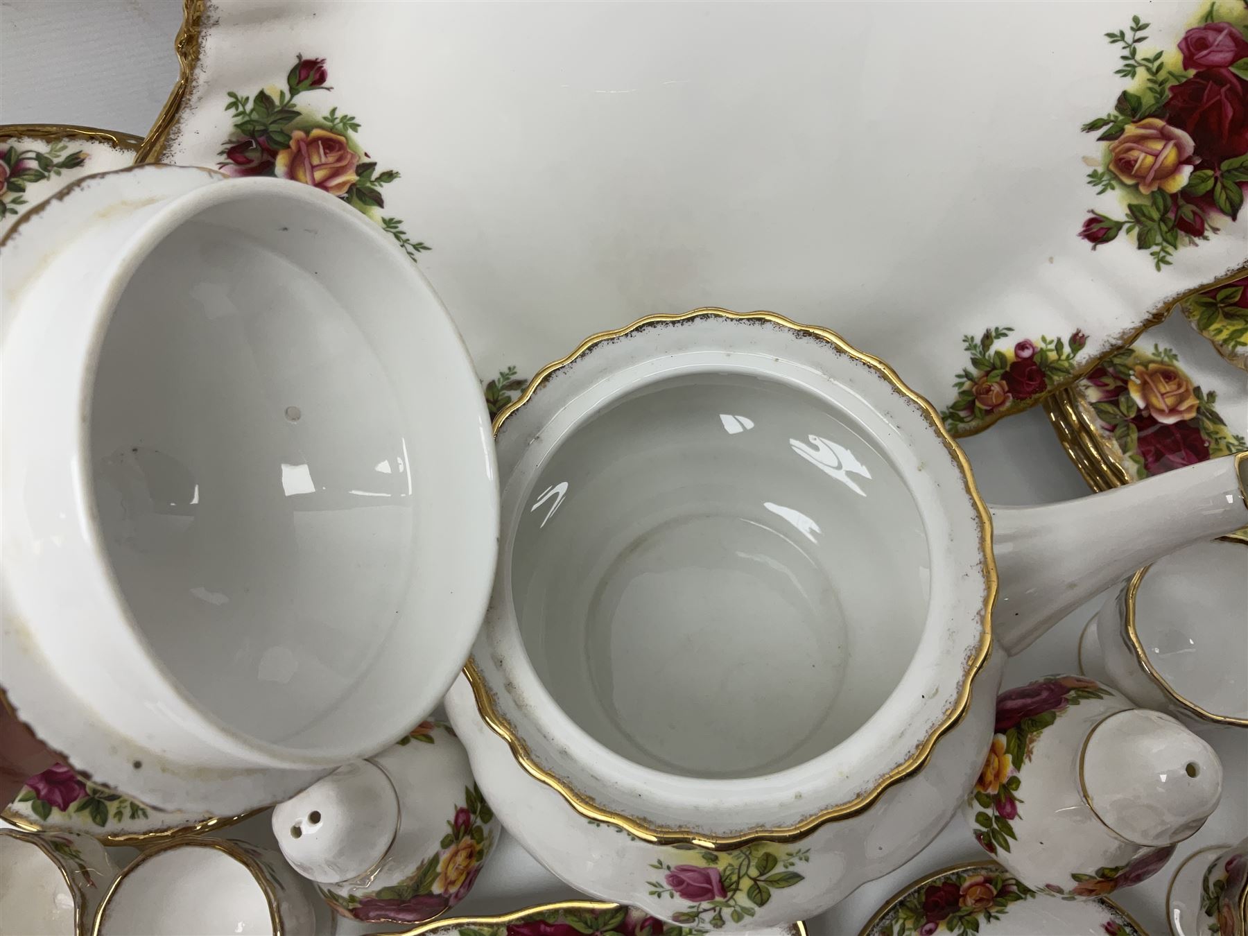 Royal Albert Country Roses pattern part tea and dinner service - Image 8 of 10