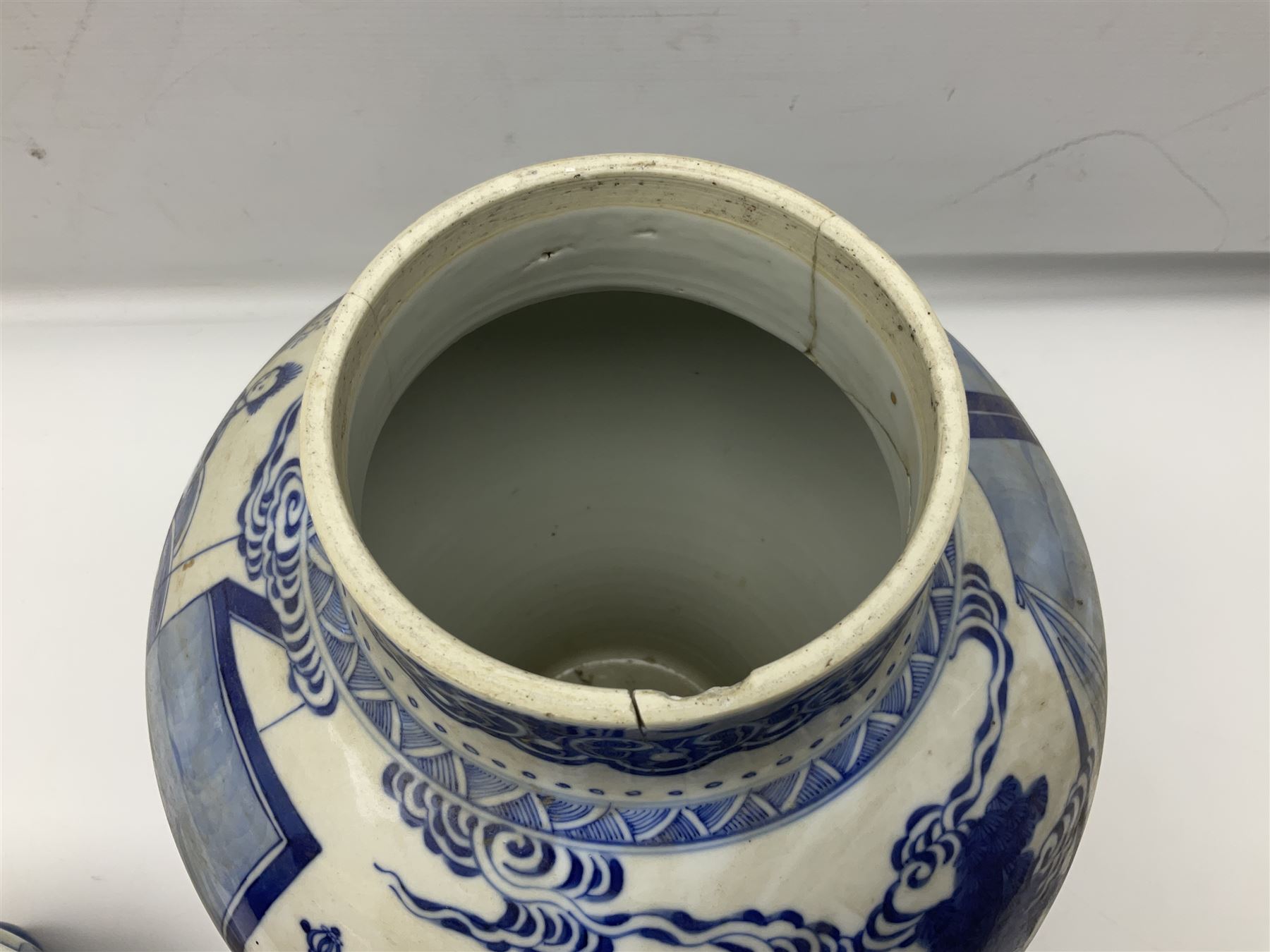 19th century Chinese blue and white vase of baluster form with cover - Image 7 of 16