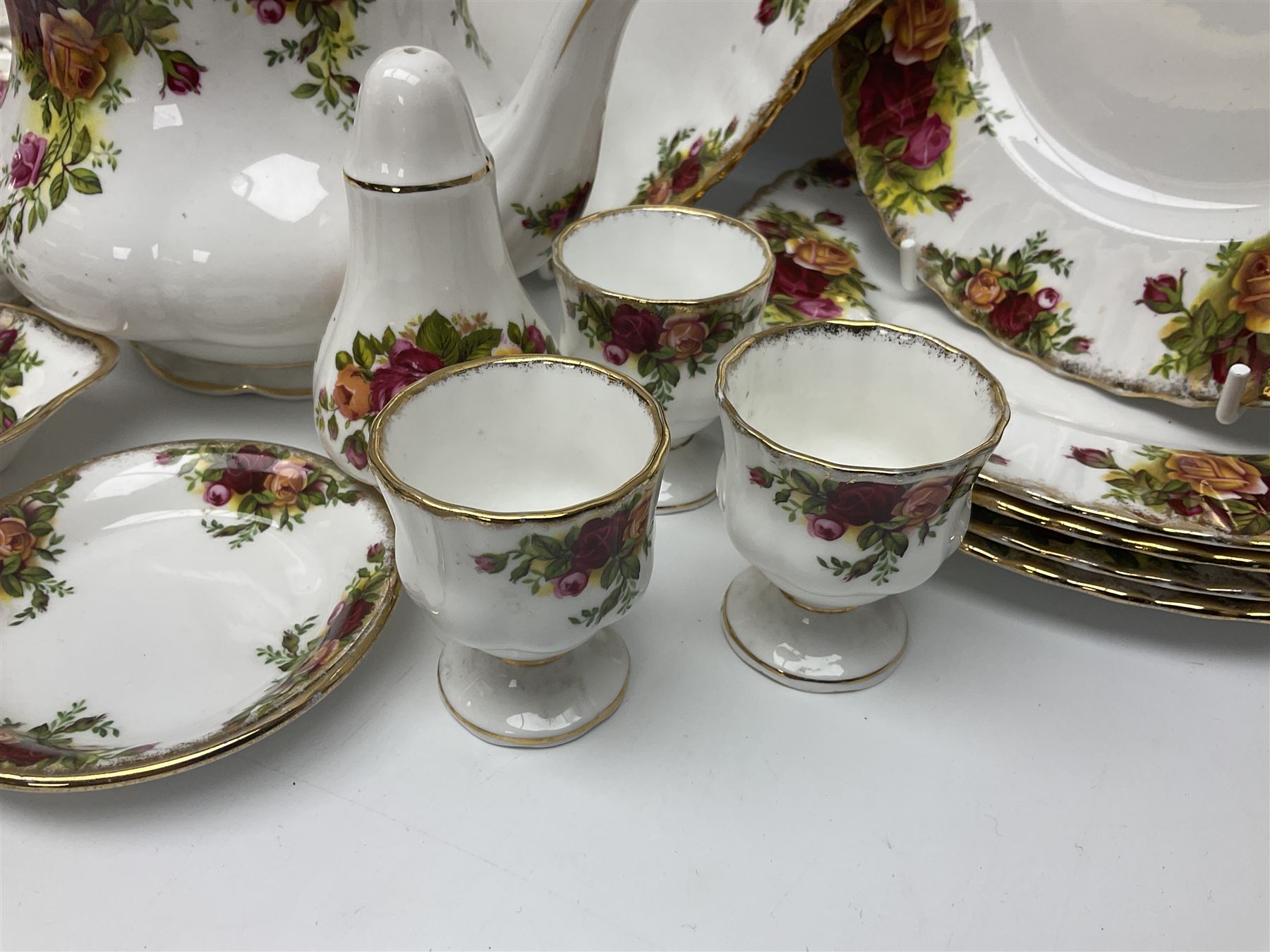 Royal Albert Country Roses pattern part tea and dinner service - Image 7 of 10