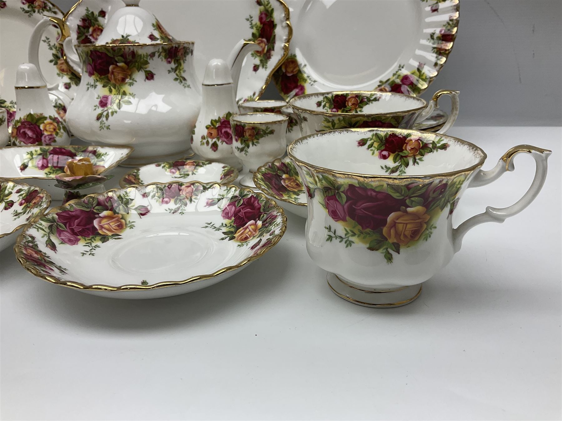 Royal Albert Country Roses pattern part tea and dinner service - Image 2 of 10