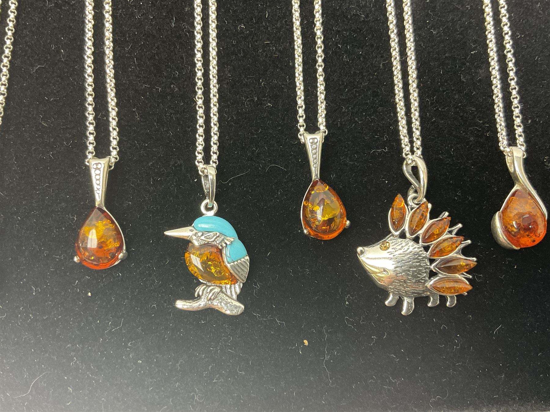 Fifteen silver Baltic amber pendant necklaces - Image 3 of 7