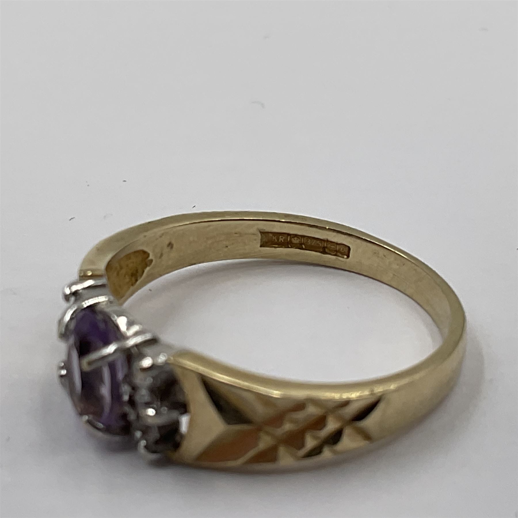 9ct gold amethyst and cubic zirconia cluster ring - Image 3 of 4