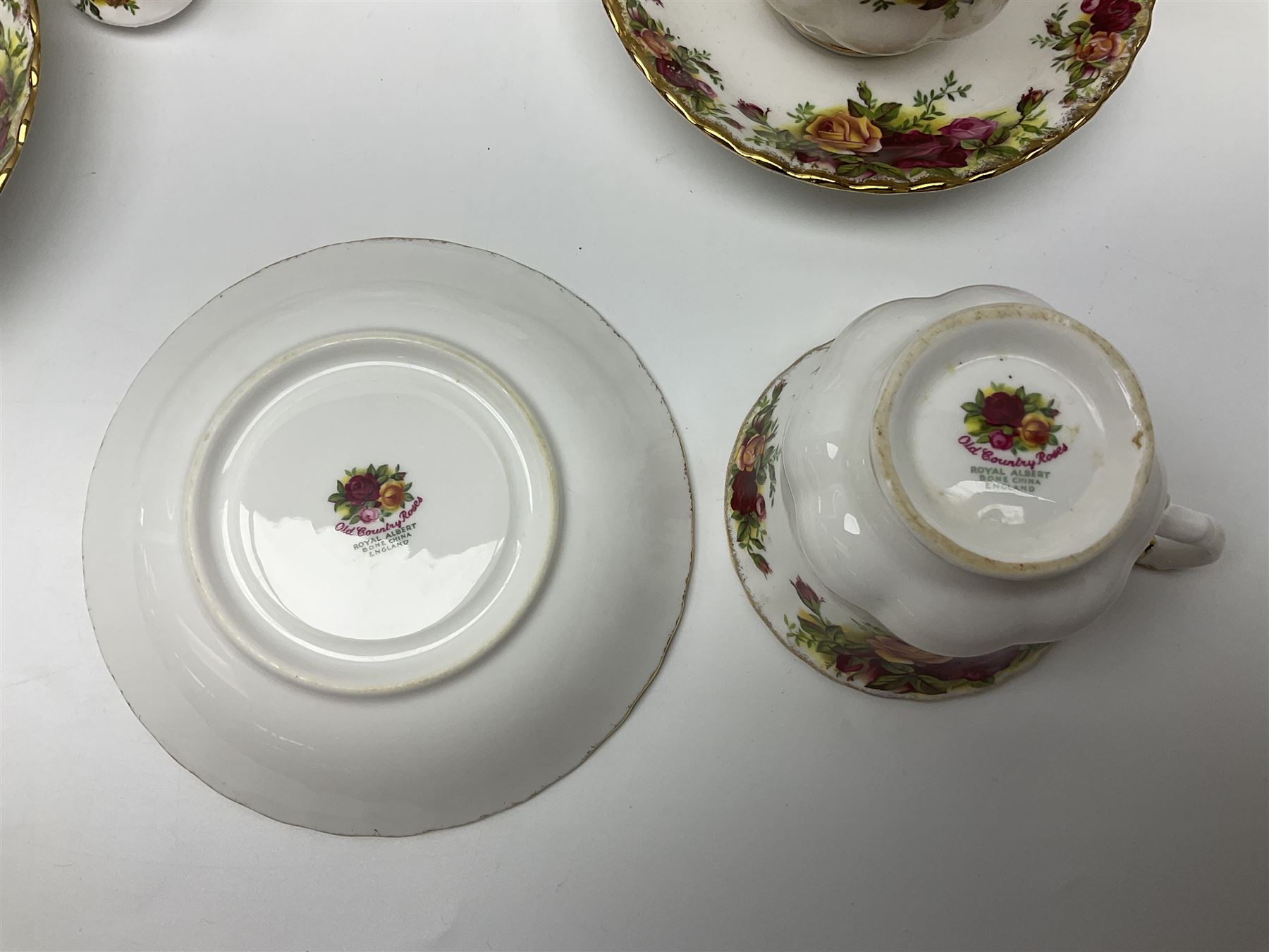Royal Albert Country Roses pattern part tea and dinner service - Image 4 of 10