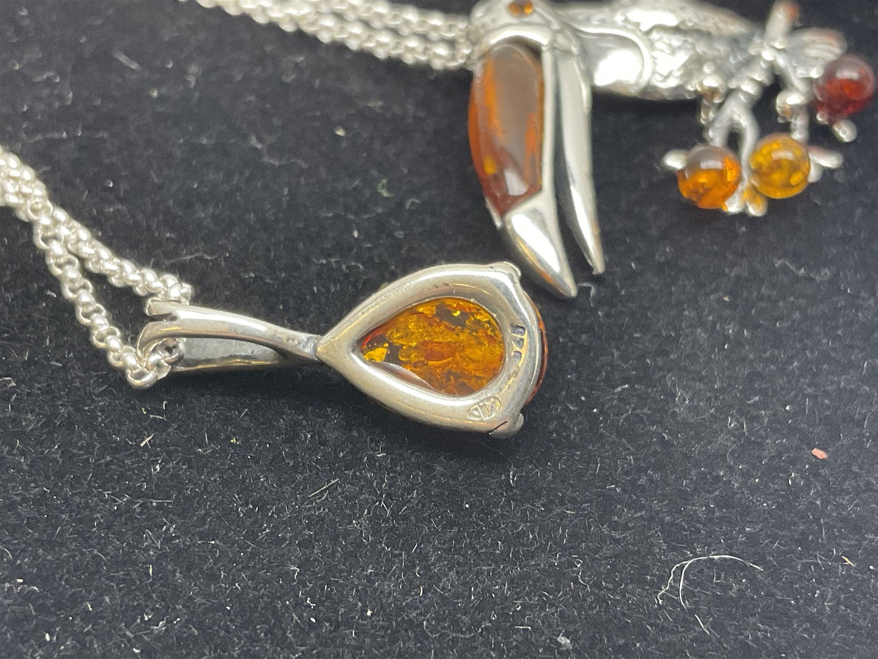 Fifteen silver Baltic amber pendant necklaces - Image 7 of 7