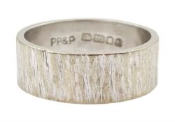 18ct white gold textured wedding band