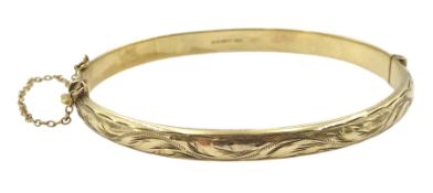 9ct gold hinged bangle