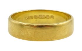 18ct gold wedding band