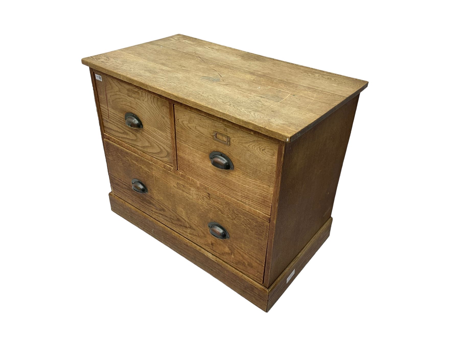 Early to mid-20th century oak chest - Image 4 of 6