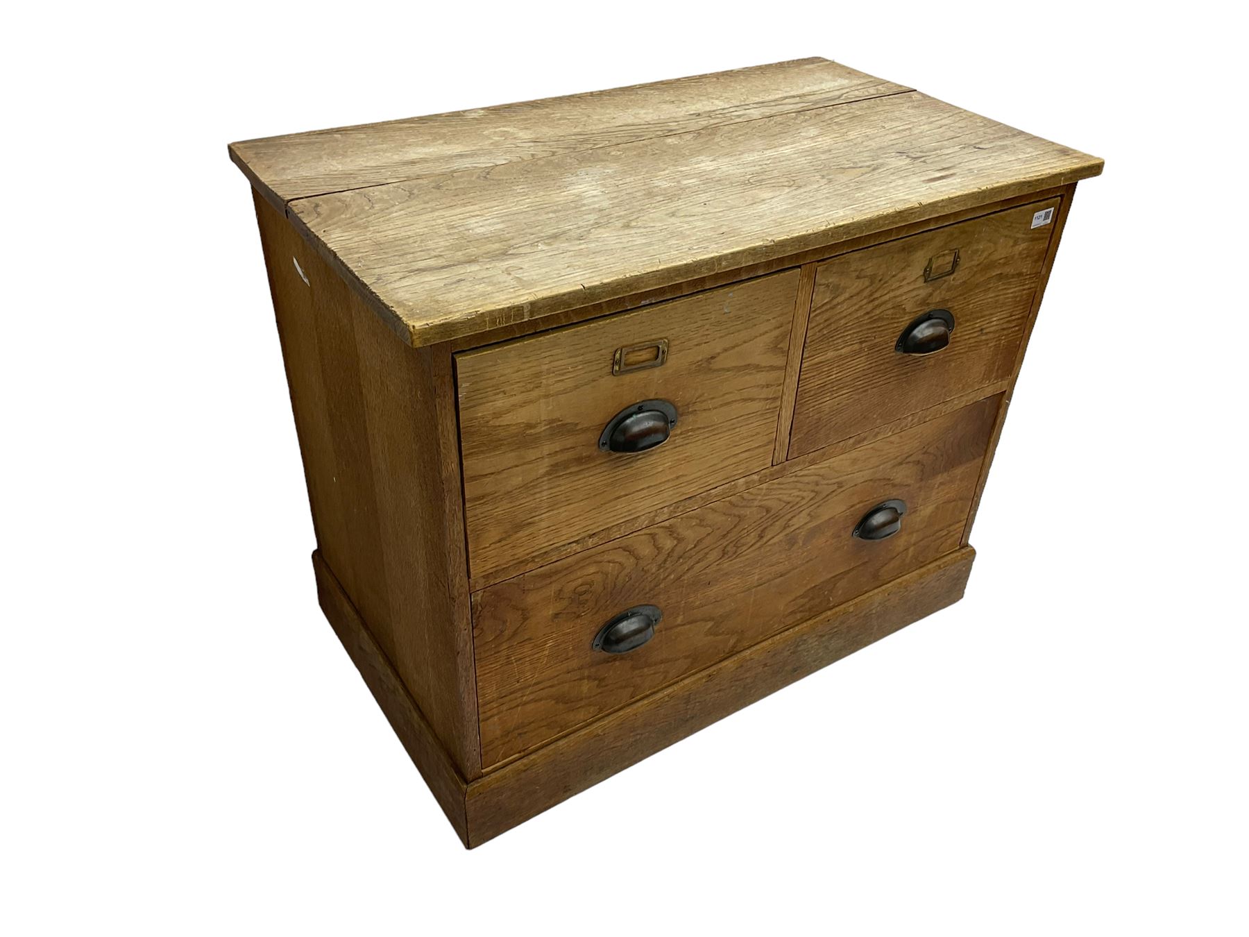 Early to mid-20th century oak chest - Image 4 of 6