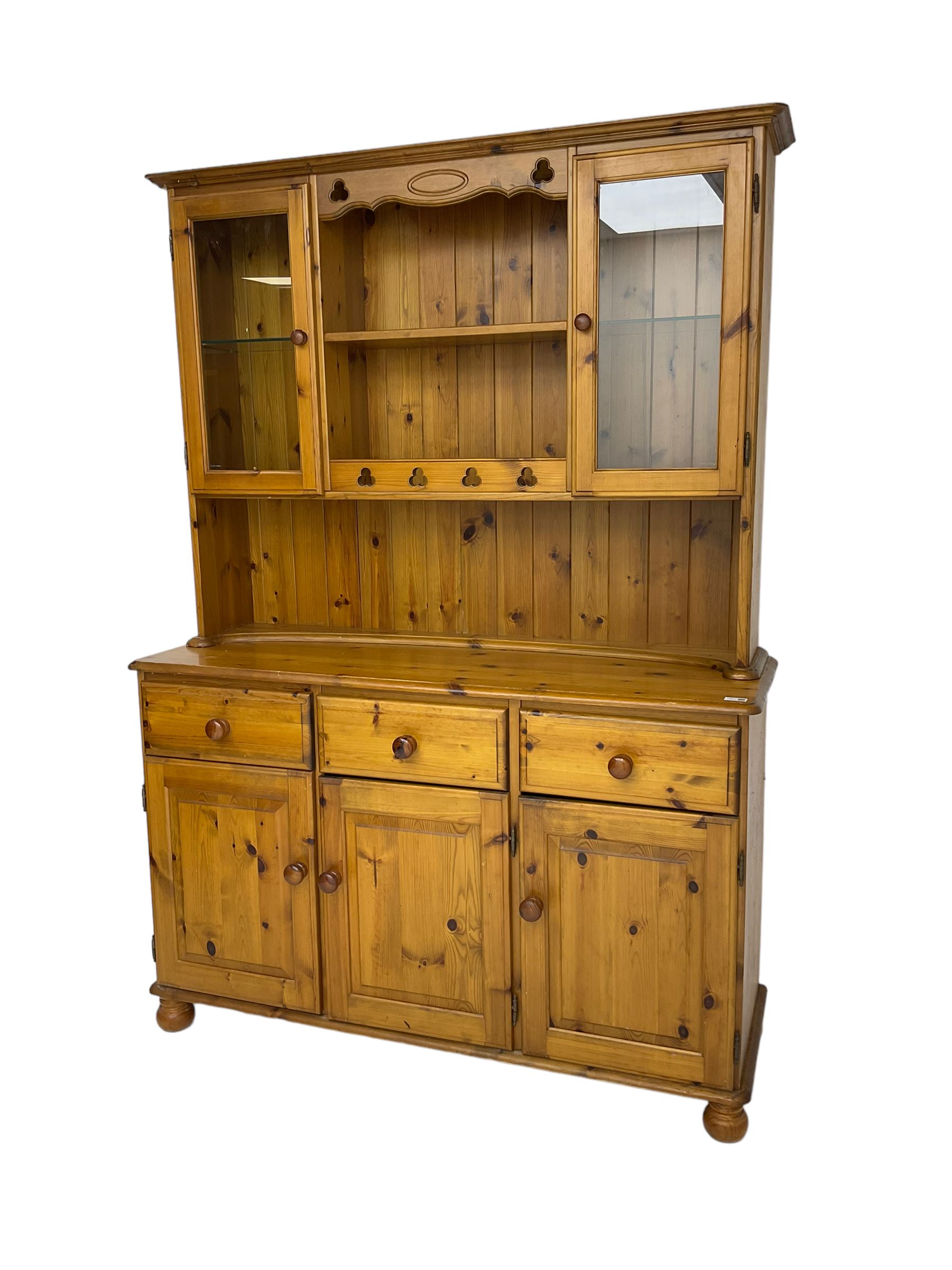 Traditional pine kitchen dresser - Image 6 of 6