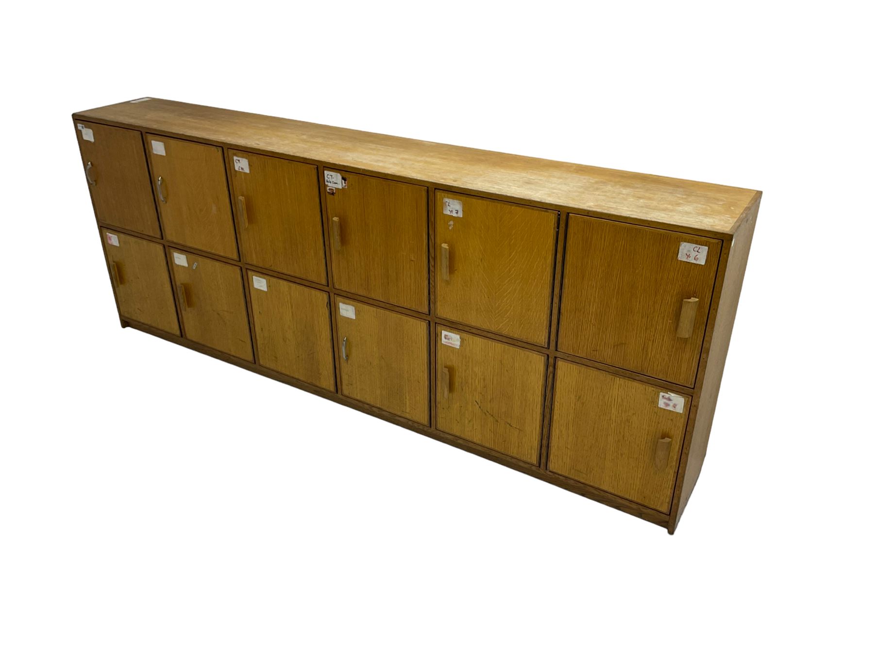 20th century oak bank of lockers - Image 6 of 6