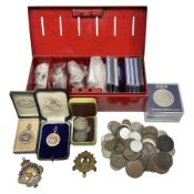 Great British and World coins including commemorative crowns