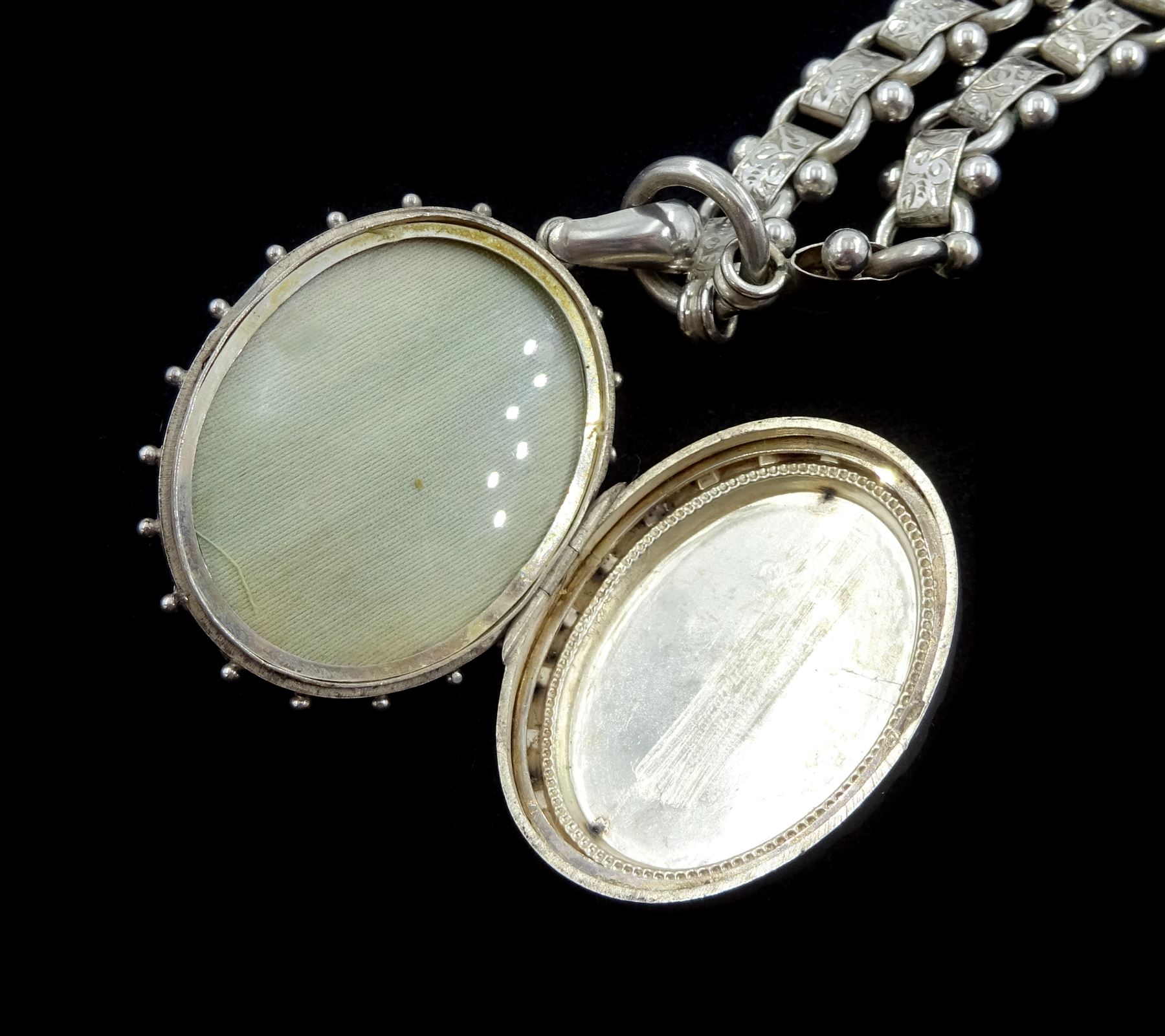 Victorian silver locket pendant - Image 2 of 3