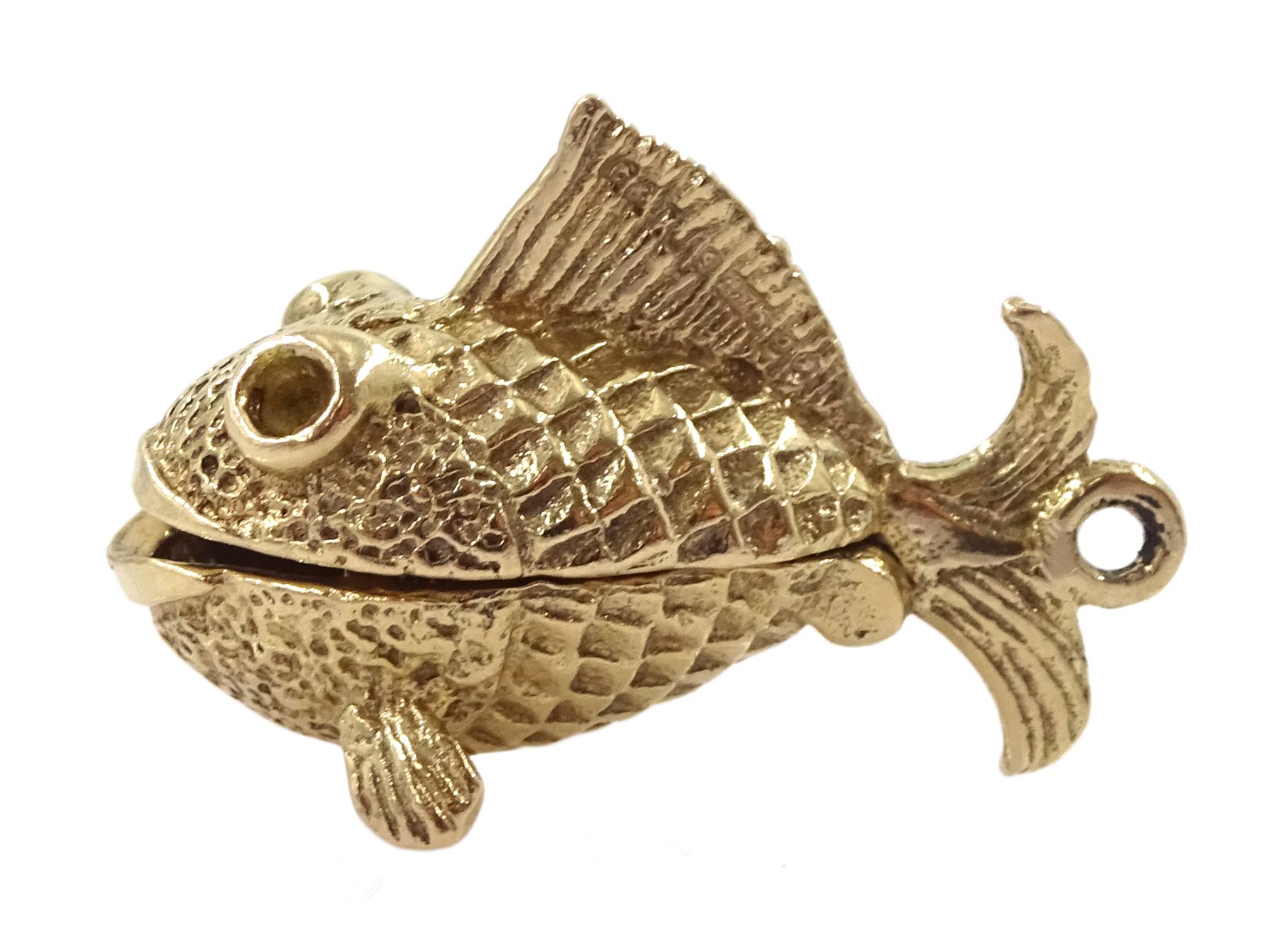 9ct gold fish and hook charm - Image 3 of 4