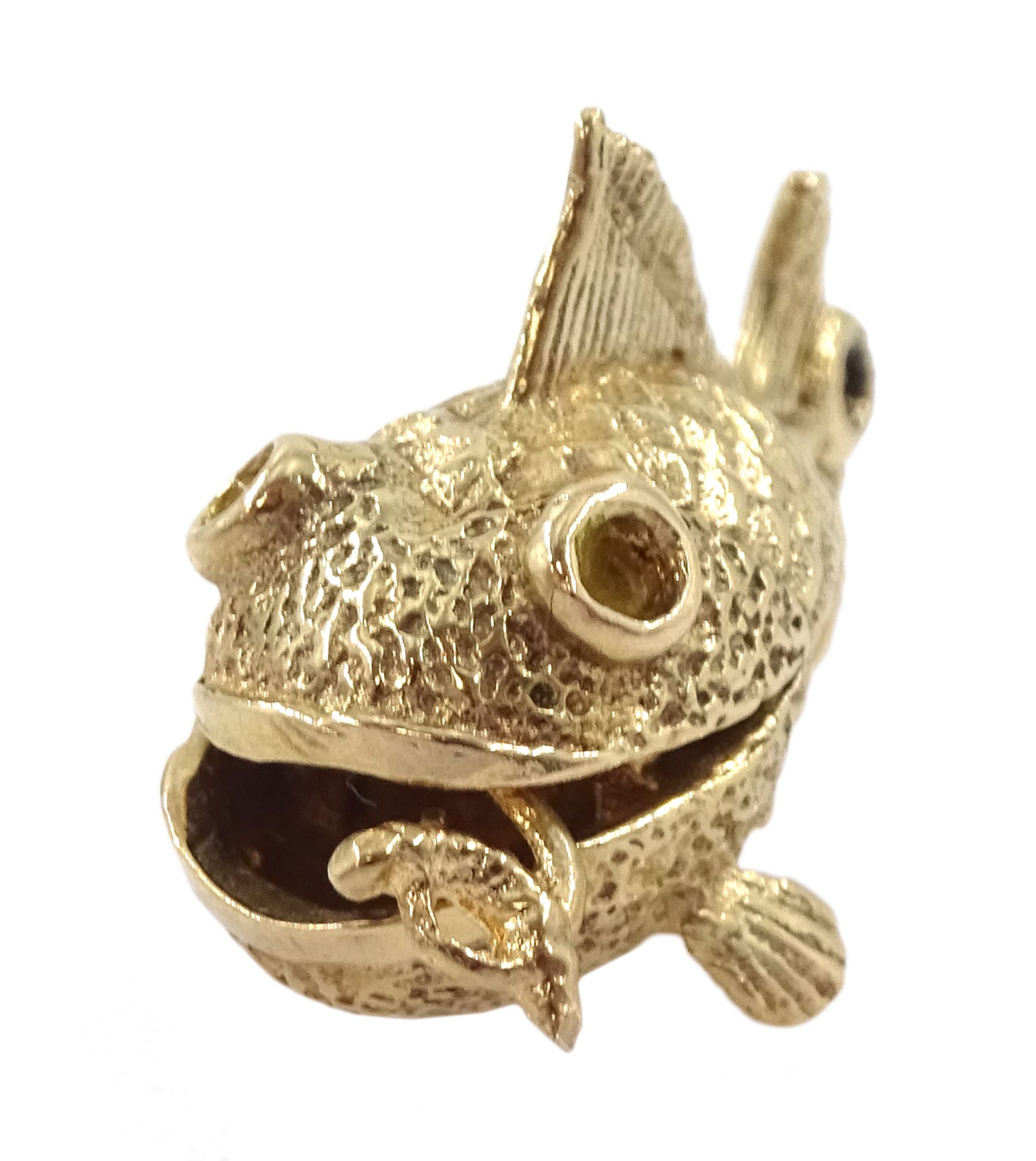 9ct gold fish and hook charm - Image 2 of 4