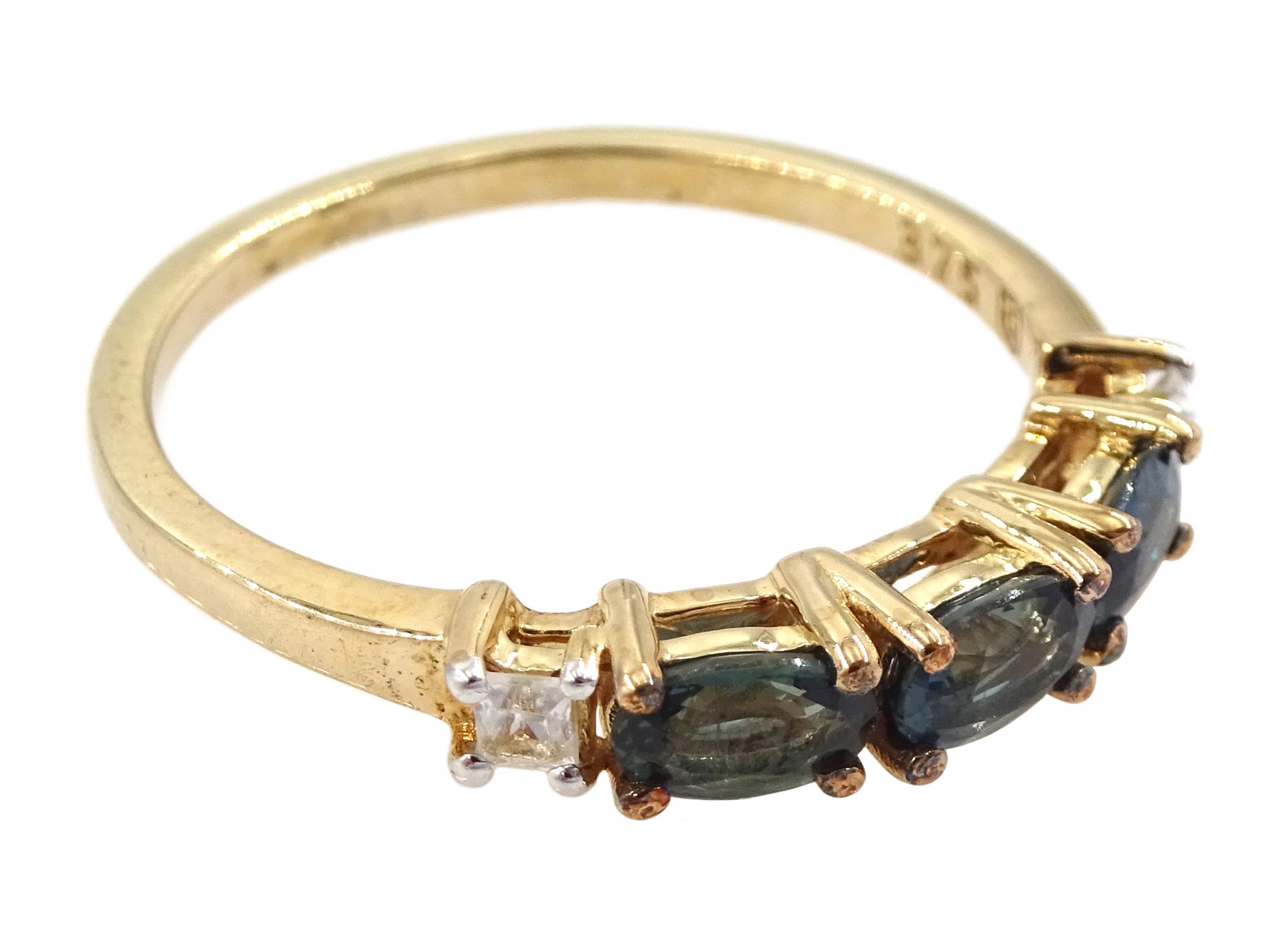 9ct gold three stone blue/green oval sapphire and white zircon ring - Image 3 of 4