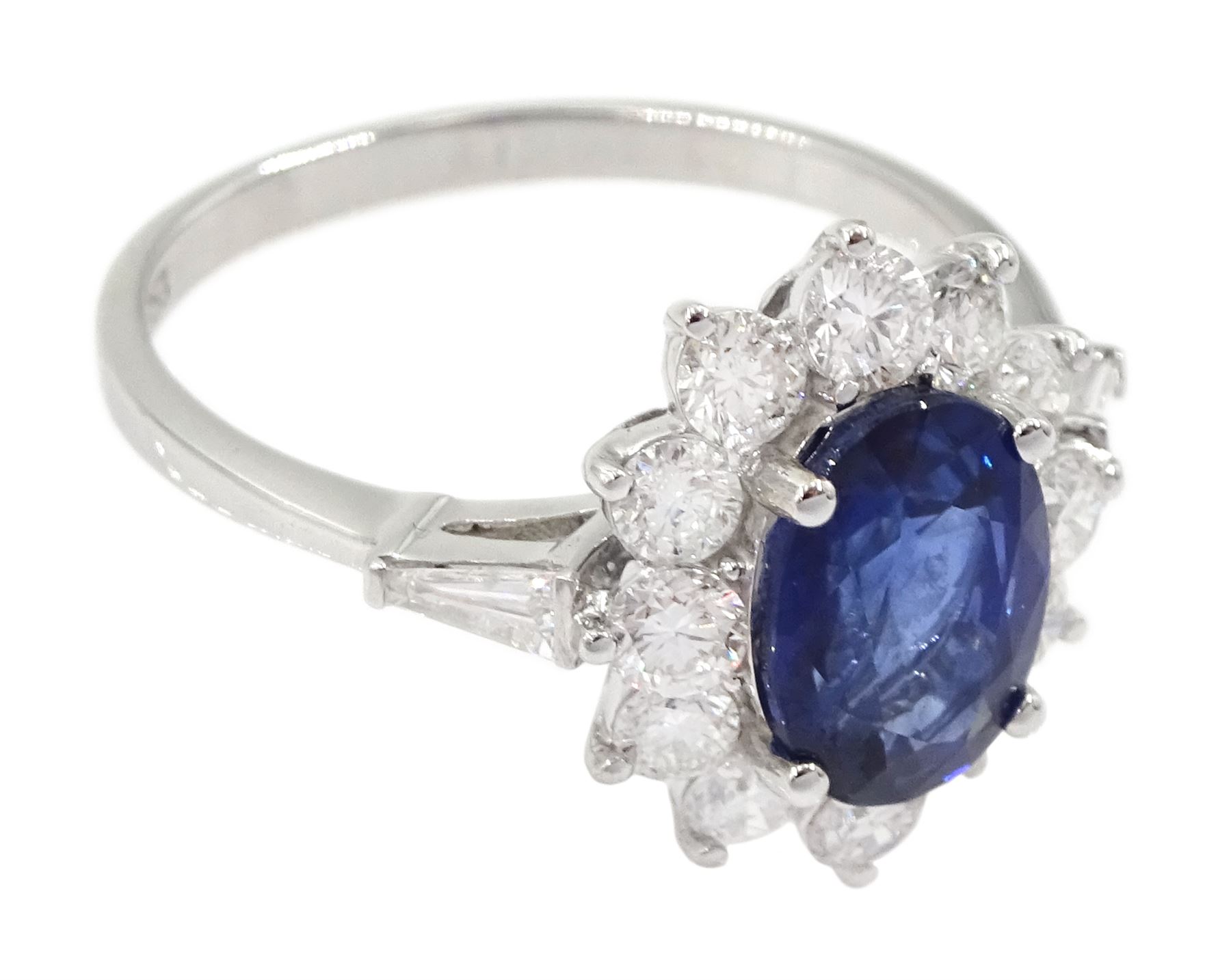 18ct white gold oval sapphire and round brilliant cut diamond cluster ring - Image 3 of 4