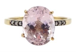 9ct gold single stone oval morganite ring