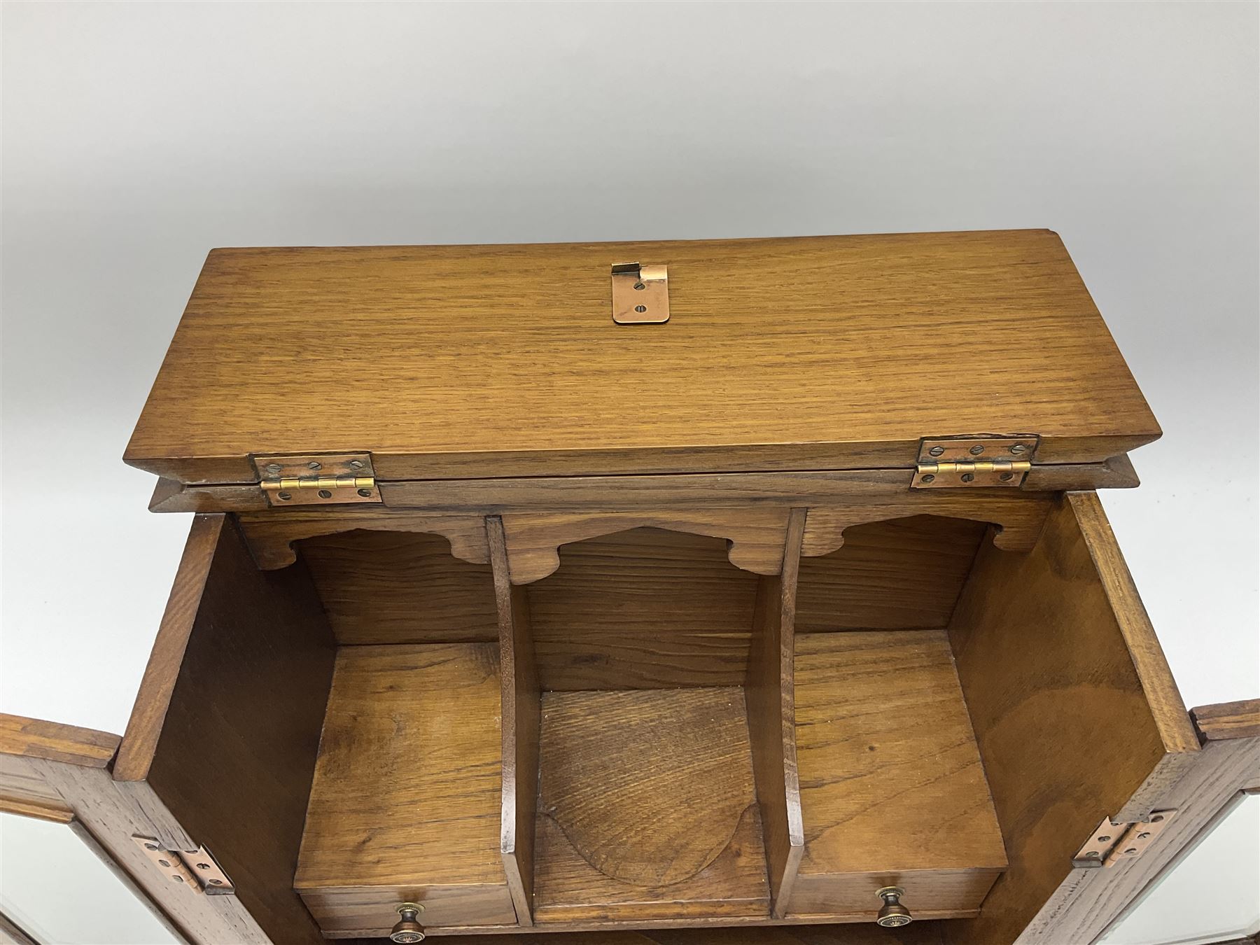 Table top oak smoker's cabinet - Image 5 of 7