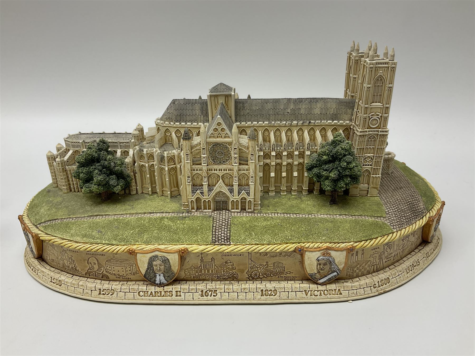 Two Lilliput lane The Royal Train at Sandringham and Westminster Abbey - Image 2 of 15