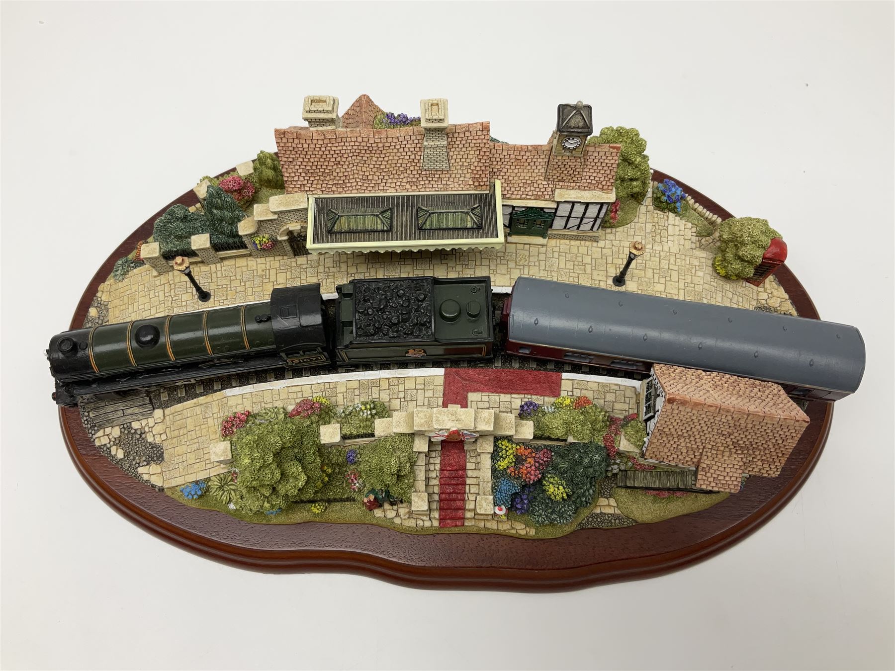 Two Lilliput lane The Royal Train at Sandringham and Westminster Abbey - Image 11 of 15