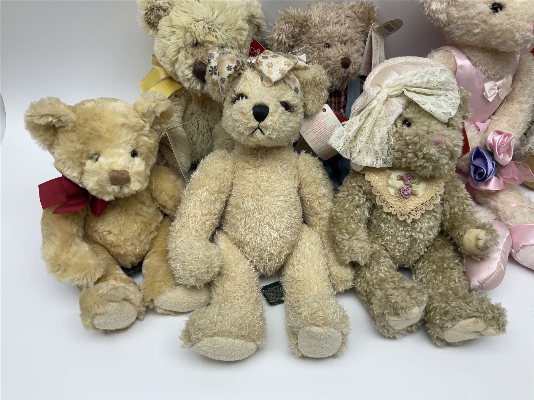 Eighteen Russ teddy bears including Ariella - Image 15 of 16