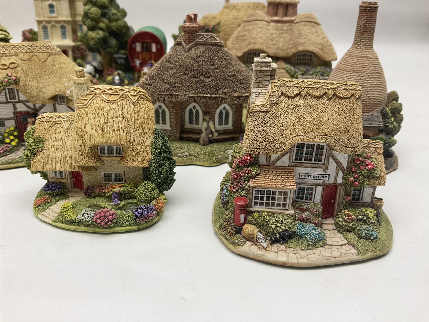 Fourteen Lilliput Lane models - Image 3 of 17