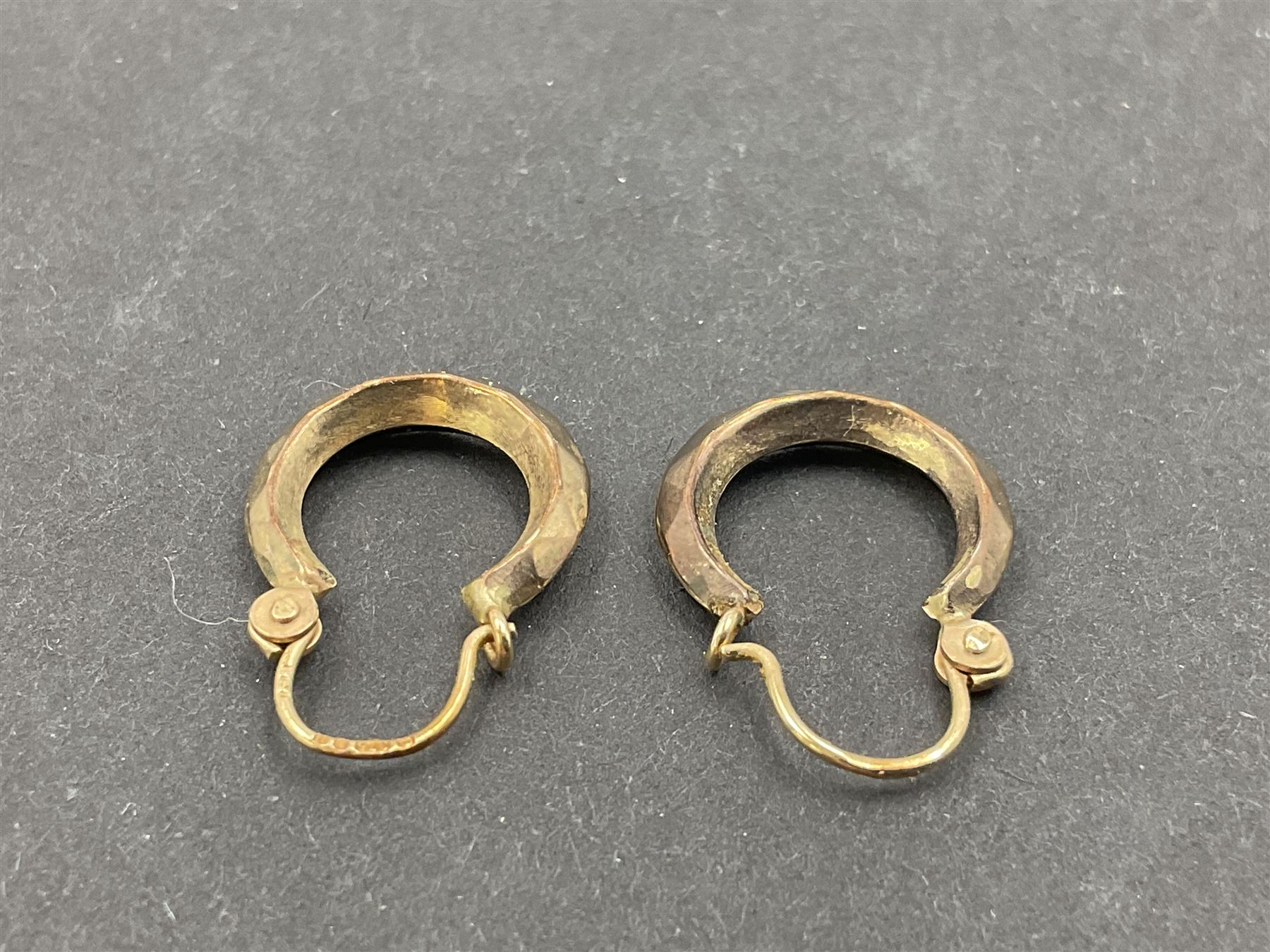 Two pairs of 9ct gold hoop earrings and 9ct gold earring oddments - Image 8 of 10