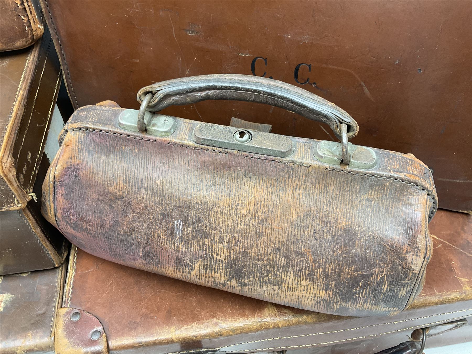 Early 20th century tan leather Gladstone bag - Image 3 of 15
